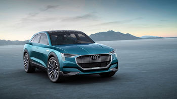 2015 Audi e tron Quattro Concept screenshot