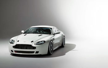 Aston Martin Vantage GT4 2014 screenshot