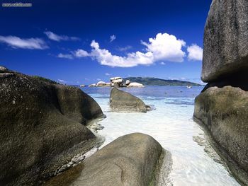 Coco Island Seychelles screenshot