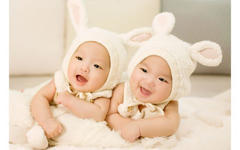 Cute Twin Babies screenshot
