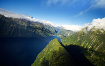 Fjord in New Zealand screenshot