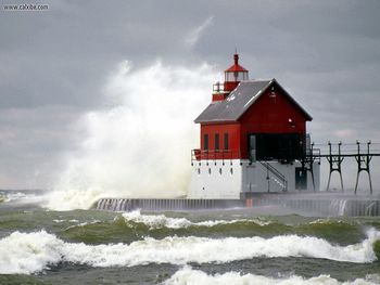 High Tide Grand Haven Lighthouse Michigan screenshot