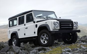 Land Rover Defender Fire Ice Editions 3 screenshot