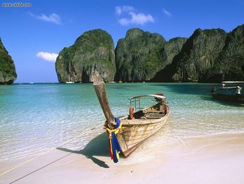 May Bay Phi Phi Island Thailand screenshot