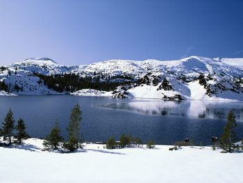 Mountain With Lake screenshot