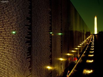 Night View Vietnam Veterans Memorial screenshot