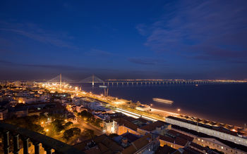 Nocturna New Lisbon Bridge screenshot