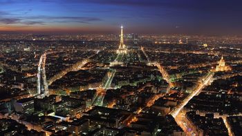 Paris In France From Air screenshot