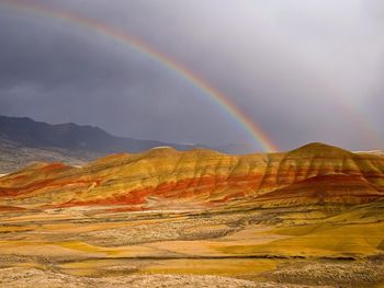 Rainbow Over The Painted Hills, Oregon screenshot