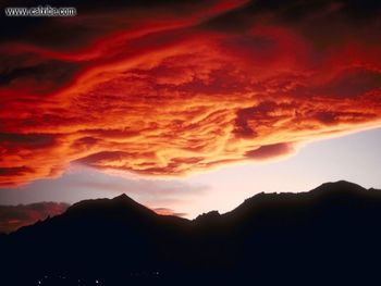Red Clouds Over Mountains screenshot