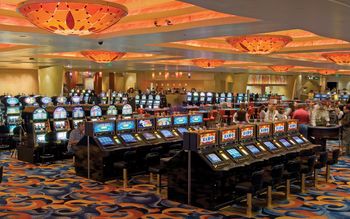 Room In Casino With Slot Machines screenshot