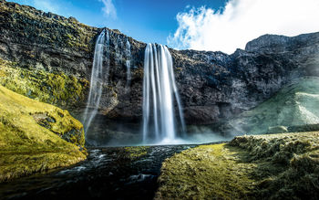 Seljalandsfoss Waterfalls Iceland screenshot