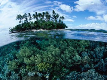 Split Island View, Papua New Guinea screenshot