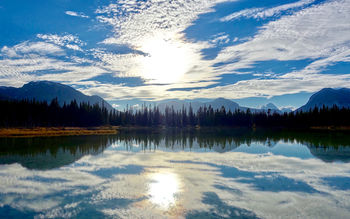 Sunny Lake Reflections screenshot