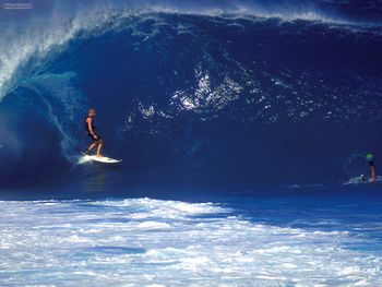 Surfing At Pipeline Hawaii screenshot