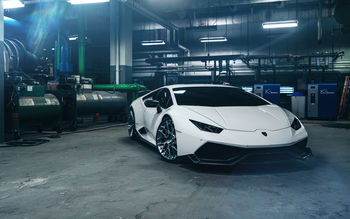 White Lamborghini Huracan 5K screenshot