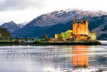 Eilean Donan Castle At Night screenshot