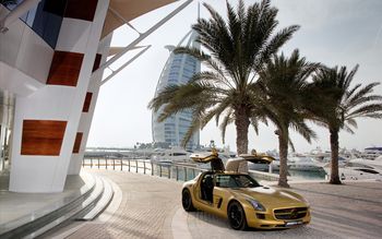 2010 Mercedes Benz SLS AMG Desert Gold screenshot