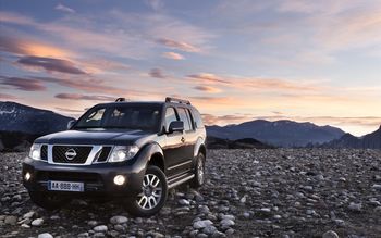 2011 Nissan Pathfinder and Navara screenshot