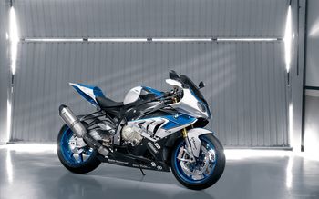 2013 BMW HP4 Bike screenshot