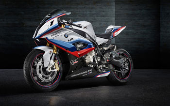 2015 BMW M4 MotoGP Safety Bike screenshot