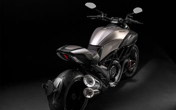 2015 Ducati Diavel Titanium screenshot