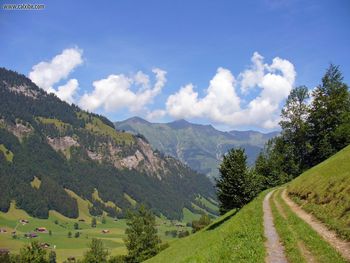 A Look Into The Valley Between Kandersteg And Kandergrund screenshot