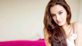 Actress Evelyn Sharma screenshot