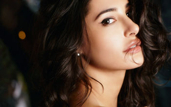 Actress Nargis Fakri screenshot