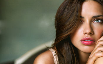 Adriana Lima Wide Screen screenshot