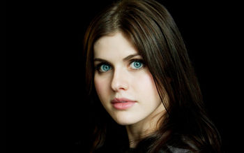 Alexandra Daddario 2015 screenshot