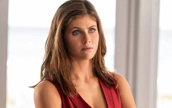 Alexandra Daddario in Baywatch screenshot