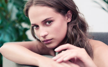 Alicia Amanda Vikander screenshot