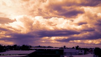 Amber Sky Over The City screenshot