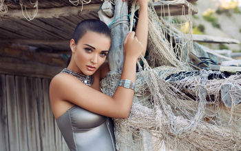 Amy Jackson Swimsuit screenshot