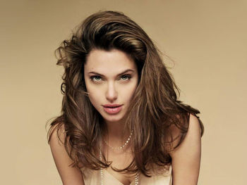 Angelina Jolie in Salt screenshot