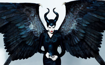 Angelina Jolie Maleficent screenshot