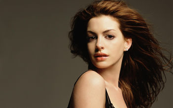 Anne Hathaway 27 screenshot