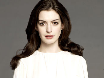 Anne Hathaway 3 screenshot