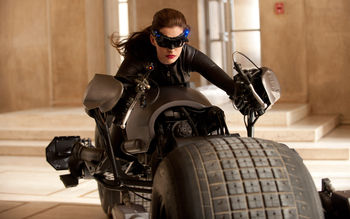 Anne Hathaway as Catwoman screenshot