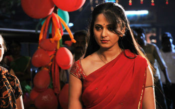 Anushka in Vaanam screenshot