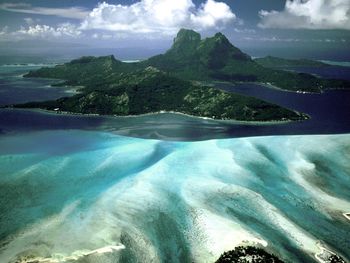 Approaching Bora Bora, French Polynesia screenshot