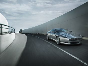 Aston Martin DB9 screenshot