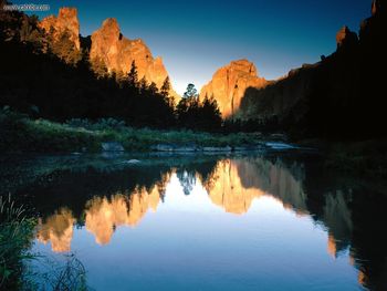 Autumn Reflections Smith Rock State Park Oregon screenshot