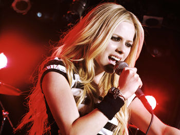 Avril Lavigne Live HD 4 screenshot