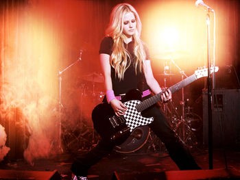 Avril Lavigne Rocking HD 2 screenshot