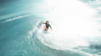 Blake Lively The Shallows screenshot