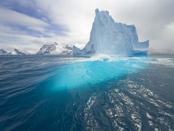 Blue Tall Iceberg screenshot