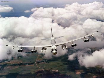 Boeing B52 Stratofortress Bomber screenshot