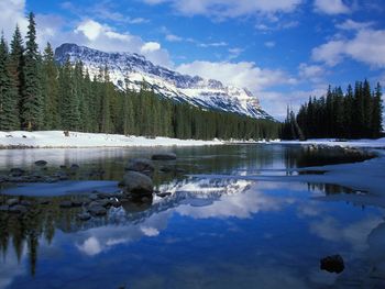 Bow River Castle Mountain Canada screenshot